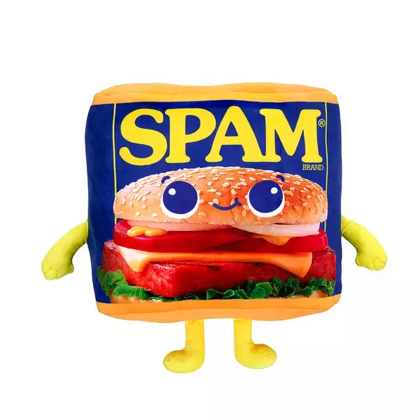 「SPAMの枕かわいすぎ！ ファミマで限定グッズ当たる」の画像