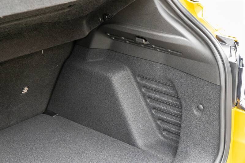 「こんな小せぇJeepがあるか！」本国アメリカ人も驚く極小ハイブリッドSUVが日本上陸
