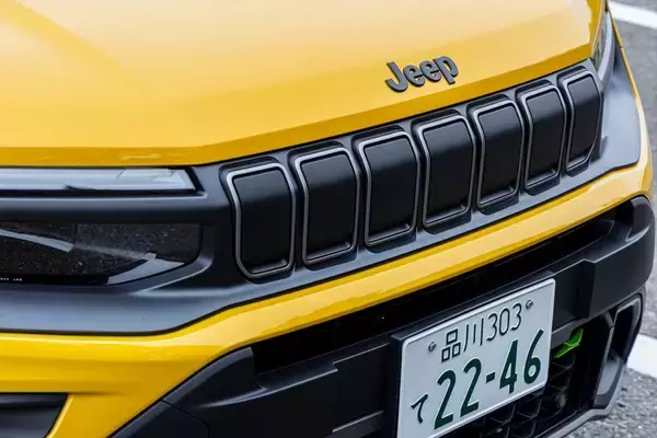 「「こんな小せぇJeepがあるか！」本国アメリカ人も驚く極小ハイブリッドSUVが日本上陸」の画像