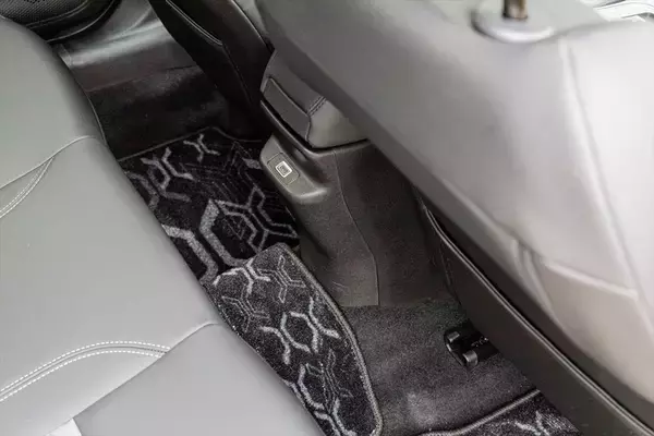 「「こんな小せぇJeepがあるか！」本国アメリカ人も驚く極小ハイブリッドSUVが日本上陸」の画像