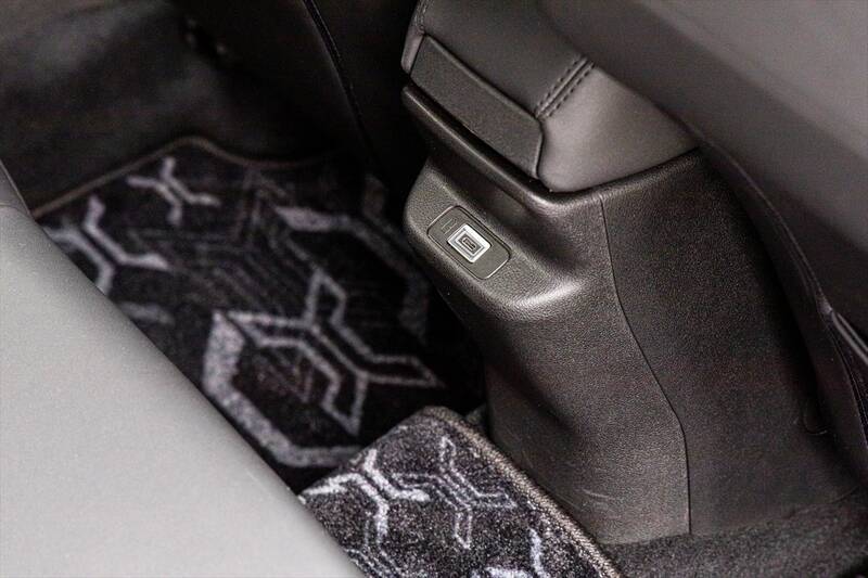 「こんな小せぇJeepがあるか！」本国アメリカ人も驚く極小ハイブリッドSUVが日本上陸