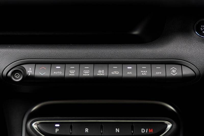 「こんな小せぇJeepがあるか！」本国アメリカ人も驚く極小ハイブリッドSUVが日本上陸