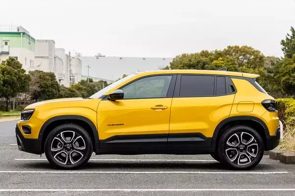 「「こんな小せぇJeepがあるか！」本国アメリカ人も驚く極小ハイブリッドSUVが日本上陸」の画像