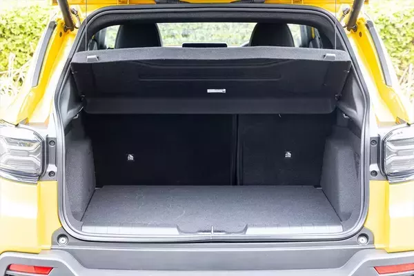 「「こんな小せぇJeepがあるか！」本国アメリカ人も驚く極小ハイブリッドSUVが日本上陸」の画像