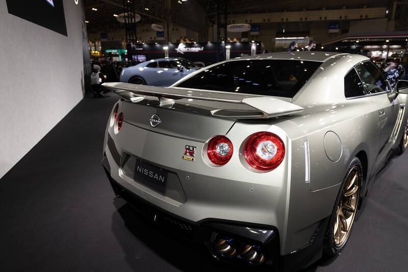 日産が新型「GT-R」を発表！ 限定仕様車とNISMOチューンをアイドルが最速チェック！