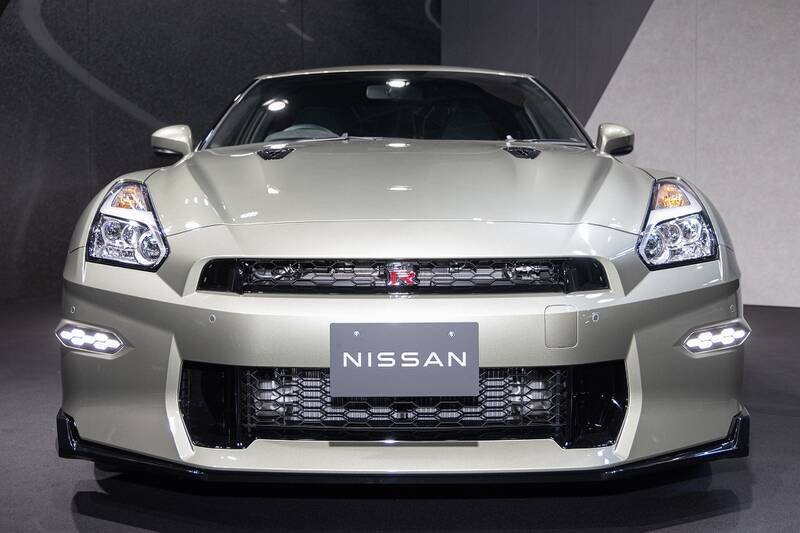 日産が新型「GT-R」を発表！ 限定仕様車とNISMOチューンをアイドルが最速チェック！