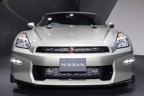 「日産が新型「GT-R」を発表！ 限定仕様車とNISMOチューンをアイドルが最速チェック！」の画像