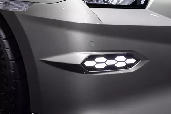 「日産が新型「GT-R」を発表！ 限定仕様車とNISMOチューンをアイドルが最速チェック！」の画像