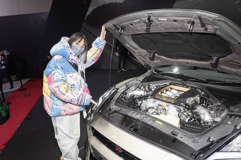 日産が新型「GT-R」を発表！ 限定仕様車とNISMOチューンをアイドルが最速チェック！