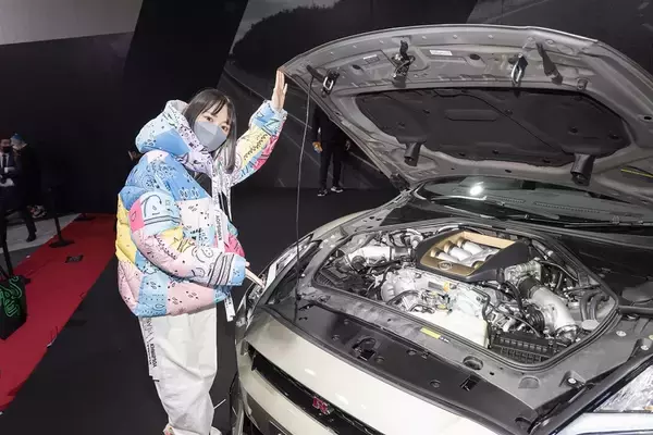 「日産が新型「GT-R」を発表！ 限定仕様車とNISMOチューンをアイドルが最速チェック！」の画像