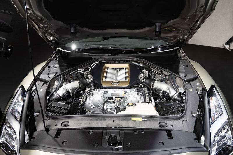 日産が新型「GT-R」を発表！ 限定仕様車とNISMOチューンをアイドルが最速チェック！