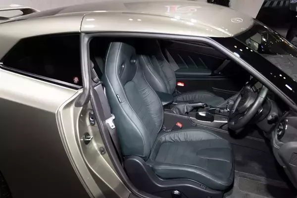 「日産が新型「GT-R」を発表！ 限定仕様車とNISMOチューンをアイドルが最速チェック！」の画像