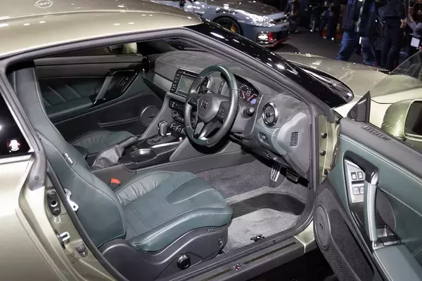 「日産が新型「GT-R」を発表！ 限定仕様車とNISMOチューンをアイドルが最速チェック！」の画像