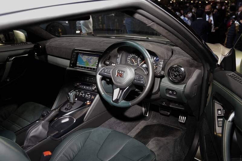 日産が新型「GT-R」を発表！ 限定仕様車とNISMOチューンをアイドルが最速チェック！