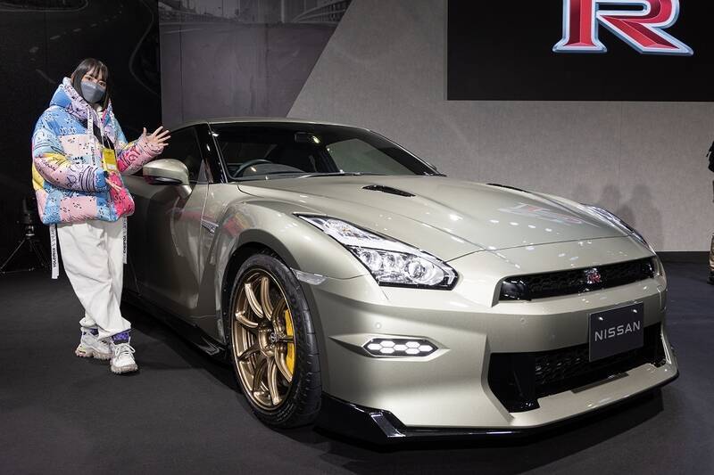 日産が新型「GT-R」を発表！ 限定仕様車とNISMOチューンをアイドルが最速チェック！