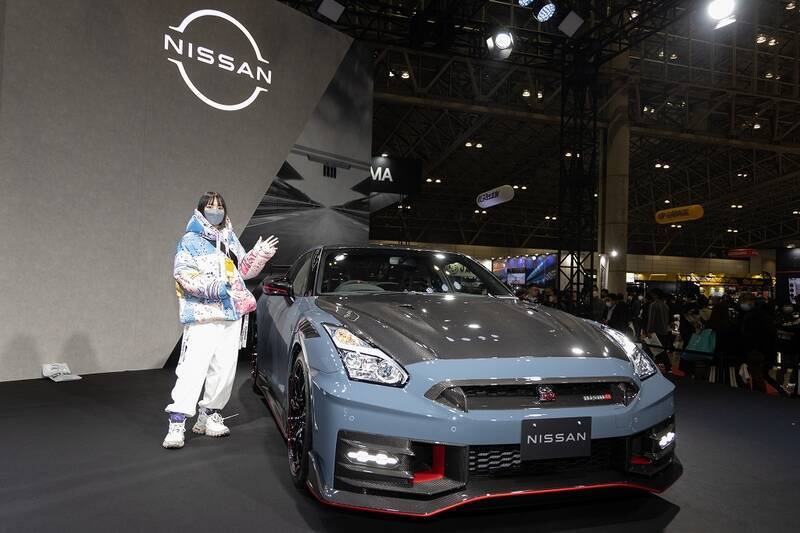日産が新型「GT-R」を発表！ 限定仕様車とNISMOチューンをアイドルが最速チェック！