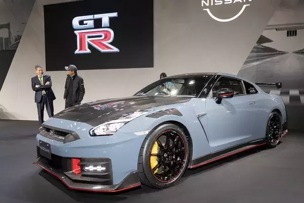 「日産が新型「GT-R」を発表！ 限定仕様車とNISMOチューンをアイドルが最速チェック！」の画像