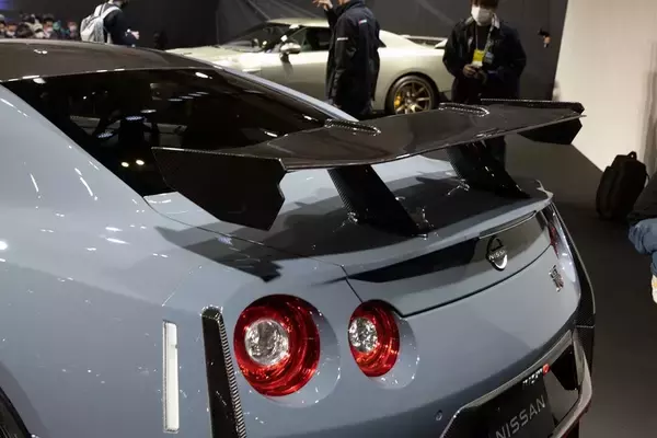 「日産が新型「GT-R」を発表！ 限定仕様車とNISMOチューンをアイドルが最速チェック！」の画像