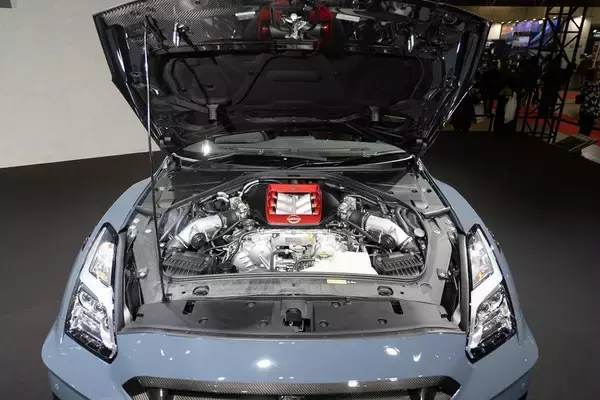 「日産が新型「GT-R」を発表！ 限定仕様車とNISMOチューンをアイドルが最速チェック！」の画像