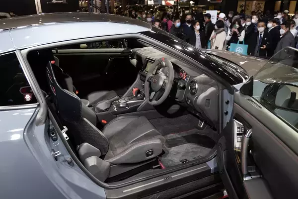 「日産が新型「GT-R」を発表！ 限定仕様車とNISMOチューンをアイドルが最速チェック！」の画像