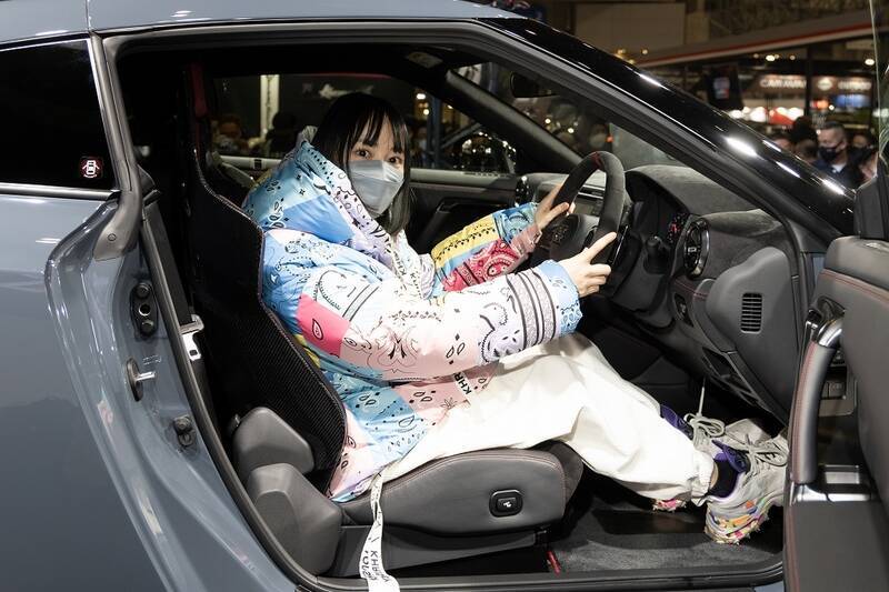 日産が新型「GT-R」を発表！ 限定仕様車とNISMOチューンをアイドルが最速チェック！