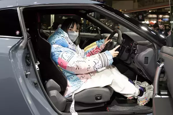 「日産が新型「GT-R」を発表！ 限定仕様車とNISMOチューンをアイドルが最速チェック！」の画像