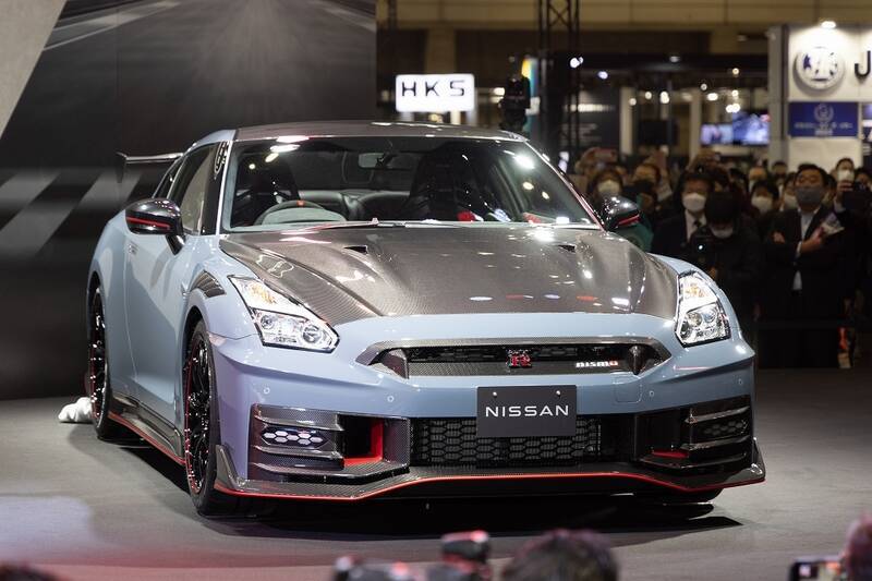 日産が新型「GT-R」を発表！ 限定仕様車とNISMOチューンをアイドルが最速チェック！