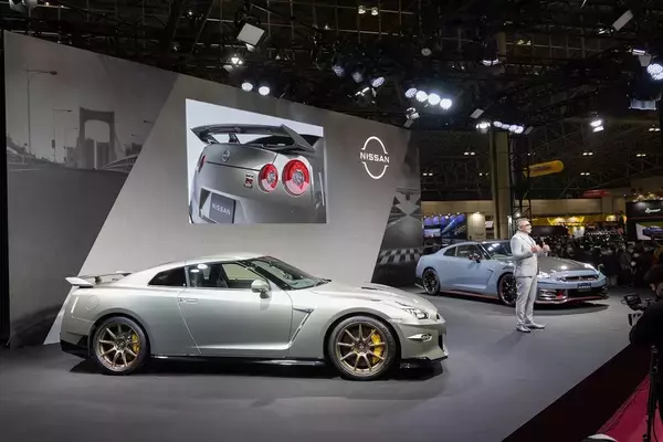 「日産が新型「GT-R」を発表！ 限定仕様車とNISMOチューンをアイドルが最速チェック！」の画像