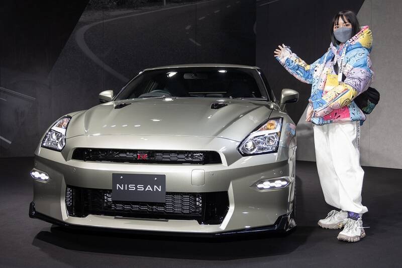 日産が新型「GT-R」を発表！ 限定仕様車とNISMOチューンをアイドルが最速チェック！