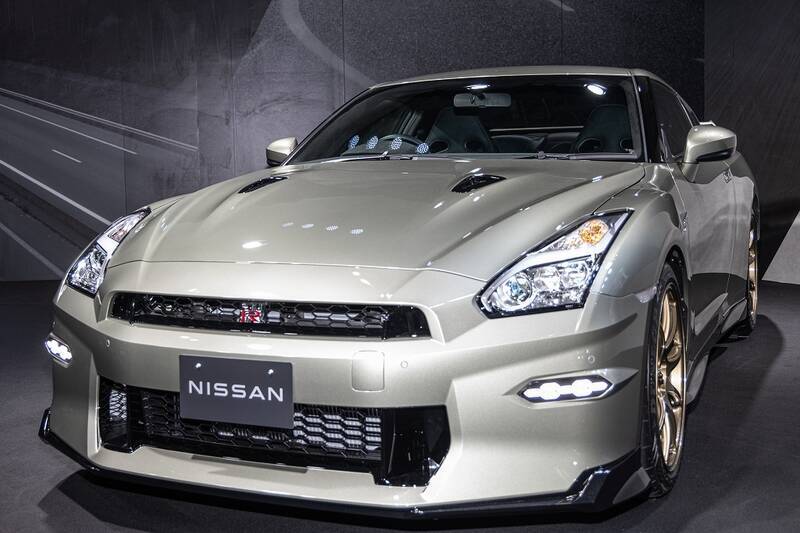 日産が新型「GT-R」を発表！ 限定仕様車とNISMOチューンをアイドルが最速チェック！