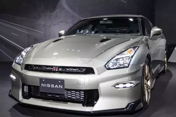 「日産が新型「GT-R」を発表！ 限定仕様車とNISMOチューンをアイドルが最速チェック！」の画像