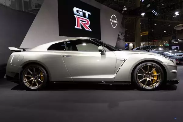 「日産が新型「GT-R」を発表！ 限定仕様車とNISMOチューンをアイドルが最速チェック！」の画像