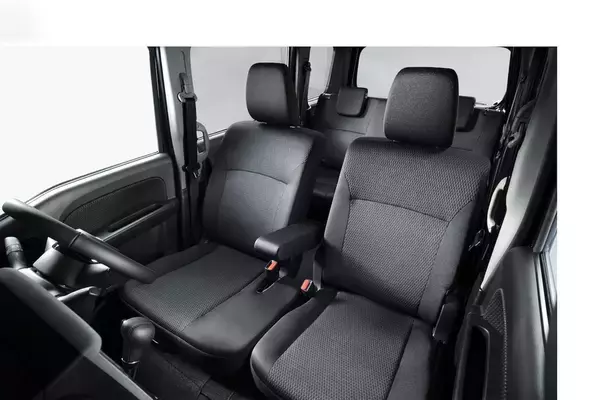 「日産「クリッパー バン／リオ」が進化 安全装備も内外装も“働く軽”がちゃんと今どきに」の画像