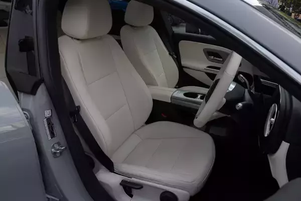 「アジア初上陸！ 表参道のど真ん中でメルセデスの世界観と「I’m donut?」が楽しめる新スポットオープン！」の画像