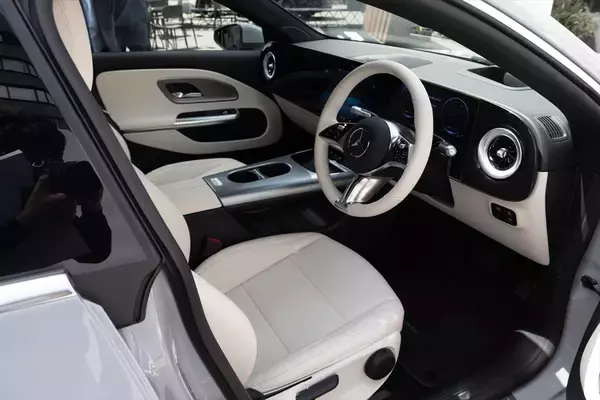 「アジア初上陸！ 表参道のど真ん中でメルセデスの世界観と「I’m donut?」が楽しめる新スポットオープン！」の画像