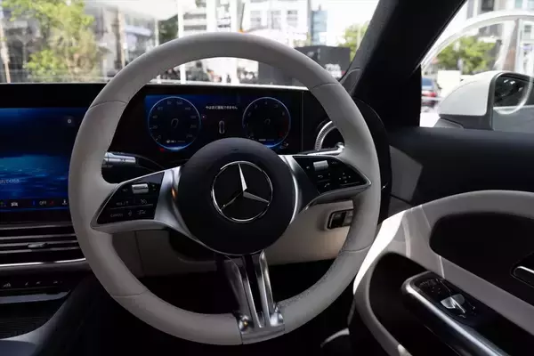 「アジア初上陸！ 表参道のど真ん中でメルセデスの世界観と「I’m donut?」が楽しめる新スポットオープン！」の画像