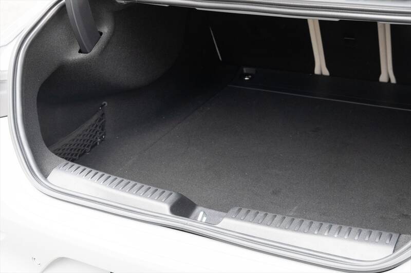 アジア初上陸！ 表参道のど真ん中でメルセデスの世界観と「I’m donut?」が楽しめる新スポットオープン！