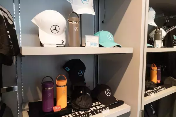 「アジア初上陸！ 表参道のど真ん中でメルセデスの世界観と「I’m donut?」が楽しめる新スポットオープン！」の画像