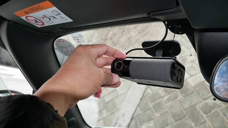 ロードスター 990Sはモニターがないのでパイオニアの最新カーナビ「NP1」をつけた