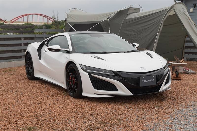 「NSXでキャンプ」は実在した!? テールゲートに荷物を詰め込むスーパーカー・アウトドアの衝撃