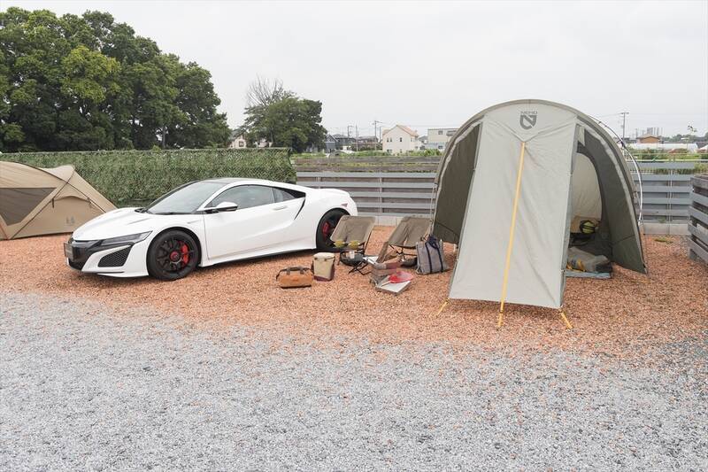 「NSXでキャンプ」は実在した!? テールゲートに荷物を詰め込むスーパーカー・アウトドアの衝撃