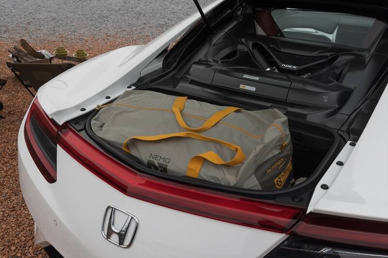 「NSXでキャンプ」は実在した!? テールゲートに荷物を詰め込むスーパーカー・アウトドアの衝撃