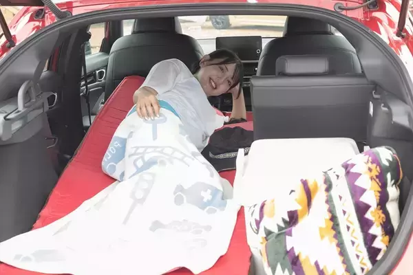 「「NSXでキャンプ」は実在した!? テールゲートに荷物を詰め込むスーパーカー・アウトドアの衝撃」の画像