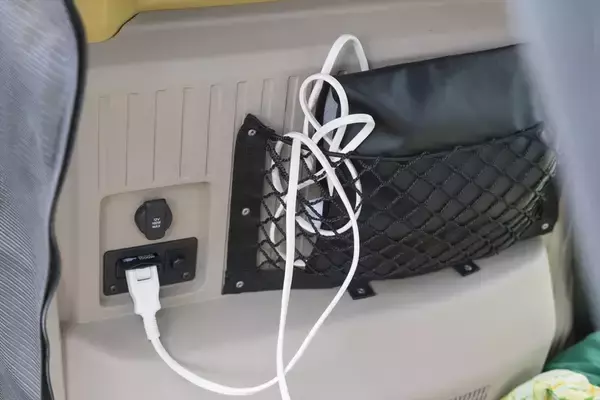 「「NSXでキャンプ」は実在した!? テールゲートに荷物を詰め込むスーパーカー・アウトドアの衝撃」の画像