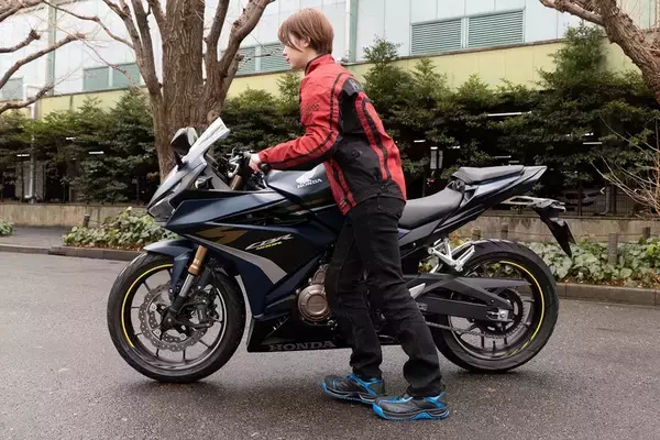 「Hondaの最新ロードスポーツ「CBR400R」と「CBR250RR」を比較！ どっちが乗りやすい？」の画像