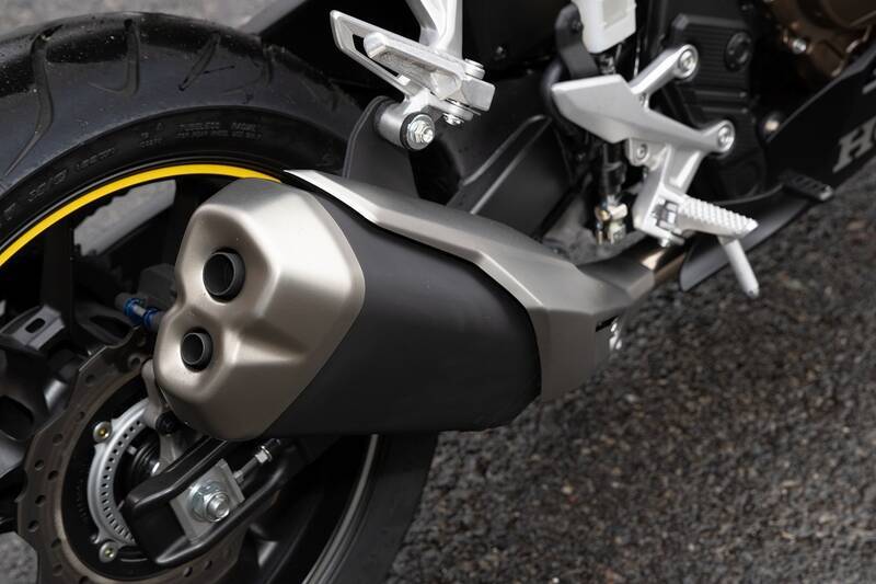 Hondaの最新ロードスポーツ「CBR400R」と「CBR250RR」を比較！ どっちが乗りやすい？