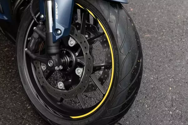 「Hondaの最新ロードスポーツ「CBR400R」と「CBR250RR」を比較！ どっちが乗りやすい？」の画像