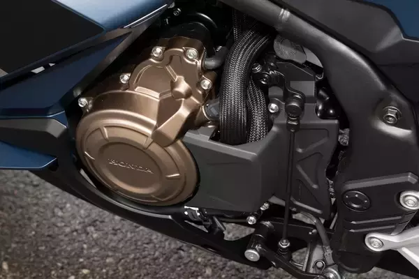 「Hondaの最新ロードスポーツ「CBR400R」と「CBR250RR」を比較！ どっちが乗りやすい？」の画像