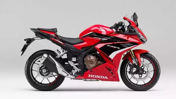 「Hondaの最新ロードスポーツ「CBR400R」と「CBR250RR」を比較！ どっちが乗りやすい？」の画像