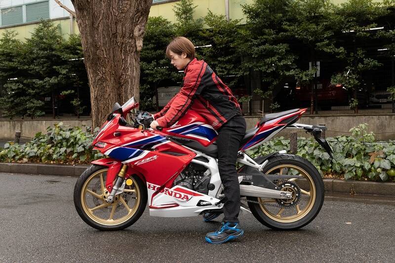 Hondaの最新ロードスポーツ「CBR400R」と「CBR250RR」を比較！ どっちが乗りやすい？